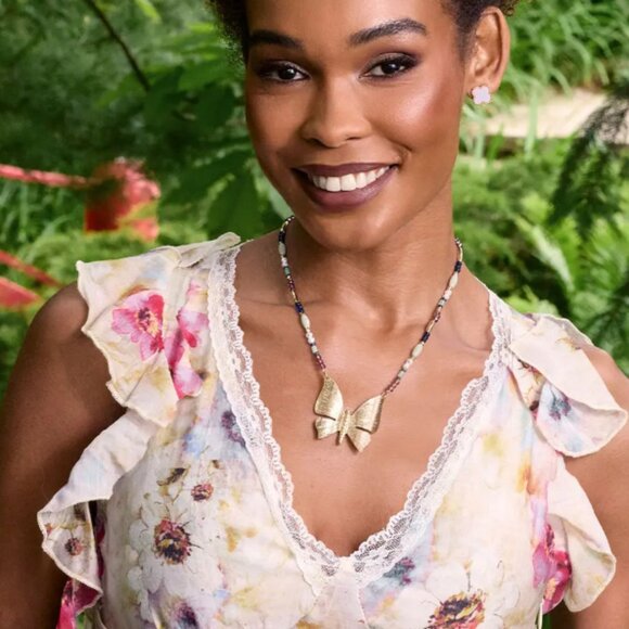 Seraphina Butterfly necklace, gold and beads - Picture 3 of 3